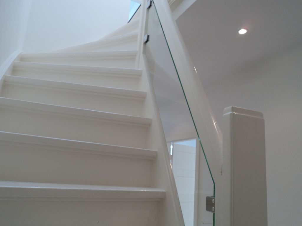 Glazen balustrades op maat voor interieur en exterieur