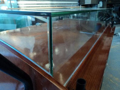 Glazen toonbanken balie oplossingen op maat bij Ariba glashandel Den